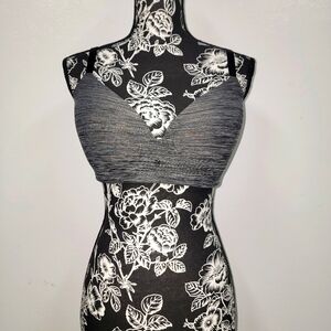 #239 Victoria secret sports bra size 38D